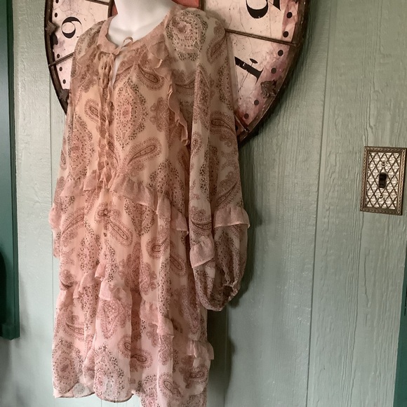 Blu Pepper size Medium pink paisley long sleeve V neck tier ruffle hi low dress - Picture 3 of 8